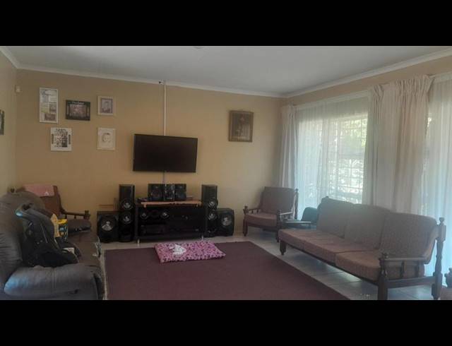 4 BEDROOM HOUSE FOR SALE IN WELGELEGEN